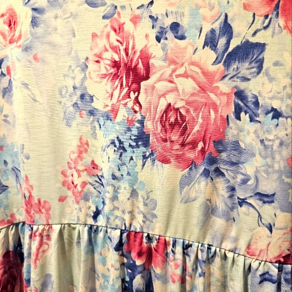 SHOPIN LA  Floral Top - Picture 5 of 7